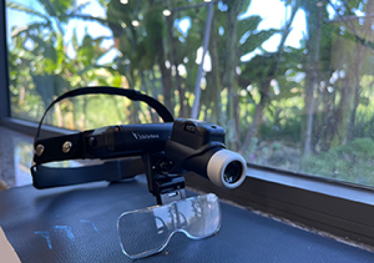 Đèn tiểu phẫu đội đầu BT410F